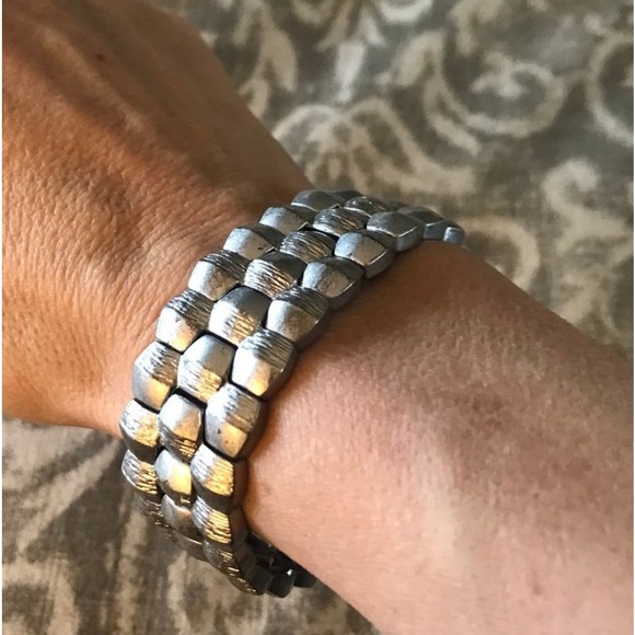 LIA SOPHIA Masonry Stretch Bracelet Like New Retails $68 - Picture 8 of 8